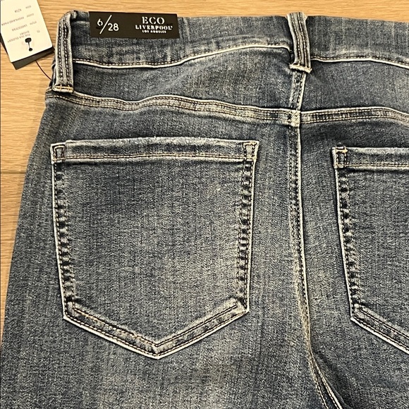 NWT Liverpool ‘The Gia Glider Short’ Bermuda Jean Shorts Modest Size 6/28 Waist - Picture 15 of 15